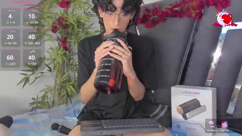 Snapshot of black_rose02 chatting on February 21, 5:42 pm B L A C K R O S E online show from February 21, 5:42 pm