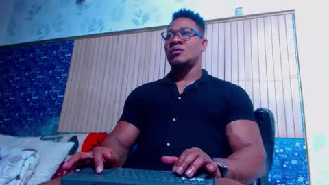 duglas online show from April 12, 8:03 pm