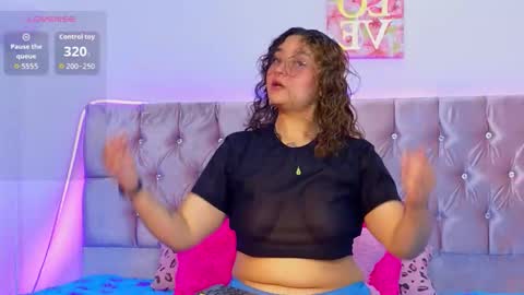 Snapshot of black_tara chatting on February 5, 3:33 am Tara online show from February 5, 3:33 am