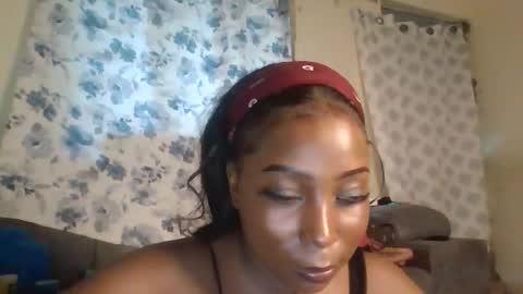 Dee online show from May 3, 2:56 pm