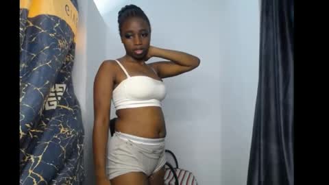 Snapshot of blackbeauty60 chatting on May 17, 5:31 pm lela online show from May 17, 5:31 pm