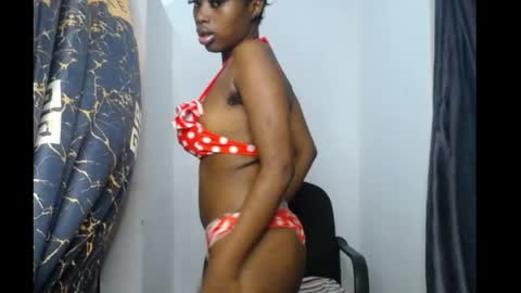 Snapshot of blackbeauty60 chatting on June 1, 5:47 pm lela online show from June 1, 5:47 pm