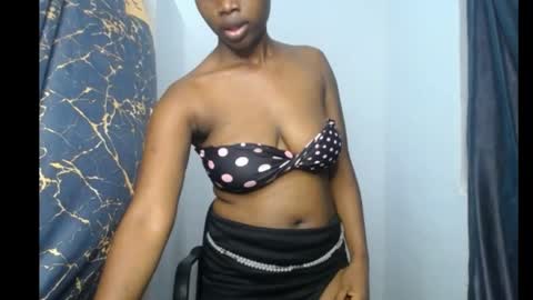 Snapshot of blackbeauty60 chatting on June 2, 6:43 pm lela online show from June 2, 6:43 pm