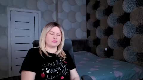 Snapshot of blackeyes11 chatting on February 11, 5:58 am blackeyes11 online show from February 11, 5:58 am