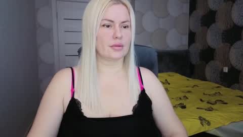 Snapshot of blackeyes11 chatting on October 23, 2:00 am blackeyes11 online show from October 23, 2:00 am