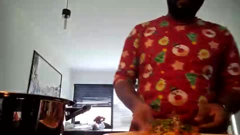 luis online show from December 6, 12:05 pm