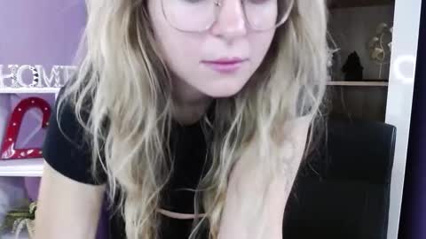 Snapshot of blackrosezoey chatting on October 23, 5:07 am Z O E Y online show from October 23, 5:07 am