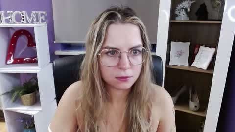 Snapshot of blackrosezoey chatting on October 28, 5:44 am Z O E Y online show from October 28, 5:44 am