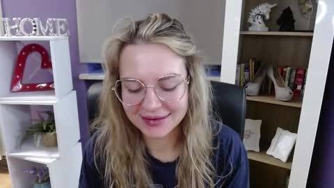 Snapshot of blackrosezoey chatting on November 7, 6:02 am Z O E Y online show from November 7, 6:02 am