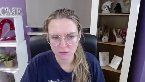 Snapshot of blackrosezoey chatting on November 18, 5:45 am Z O E Y online show from November 18, 5:45 am