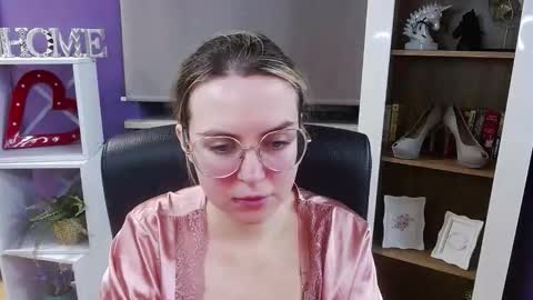 Z O E Y online show from January 9, 6:05 am