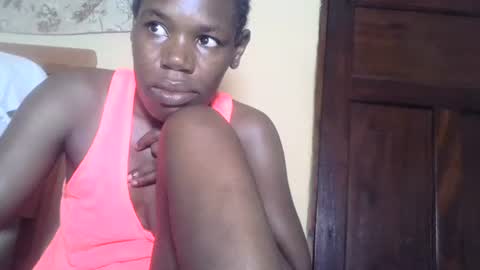 Snapshot of blacksexygal chatting on February 27, 8:20 pm SARAH online show from February 27, 8:20 pm