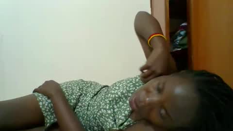 Snapshot of blacksexygal chatting on October 19, 7:25 pm SARAH online show from October 19, 7:25 pm