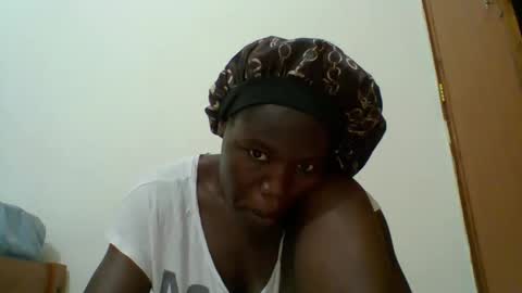 Snapshot of blacksexygal chatting on November 1, 7:43 am SARAH online show from November 1, 7:43 am