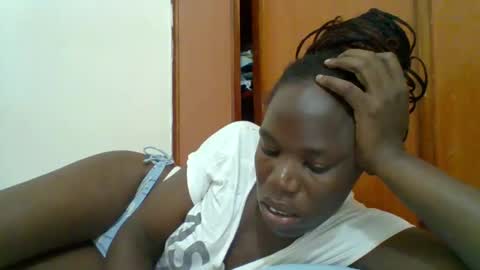 Snapshot of blacksexygal chatting on November 10, 11:20 am SARAH online show from November 10, 11:20 am