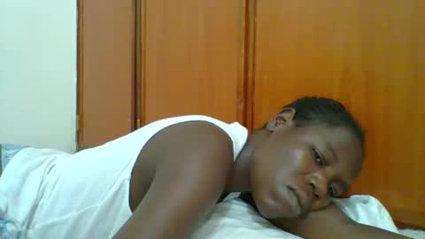 Snapshot of blacksexygal chatting on November 18, 2:06 am SARAH online show from November 18, 2:06 am