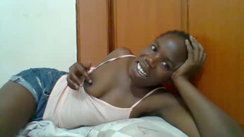 Snapshot of blacksexygal chatting on November 24, 7:02 pm SARAH online show from November 24, 7:02 pm