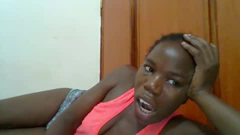 Snapshot of blacksexygal chatting on December 1, 9:31 pm SARAH online show from December 1, 9:31 pm
