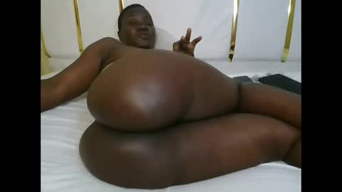 Snapshot of blacksexygold122 chatting on February 10, 7:07 pm blacksexygold122 online show from February 10, 7:07 pm