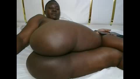 Snapshot of blacksexygold122 chatting on February 12, 5:48 pm blacksexygold122 online show from February 12, 5:48 pm