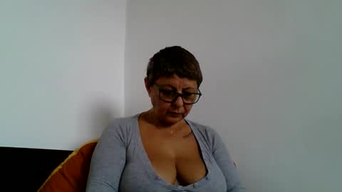 Snapshot of blackwidow05 chatting on October 24, 10:22 am Black Widow online show from October 24, 10:22 am