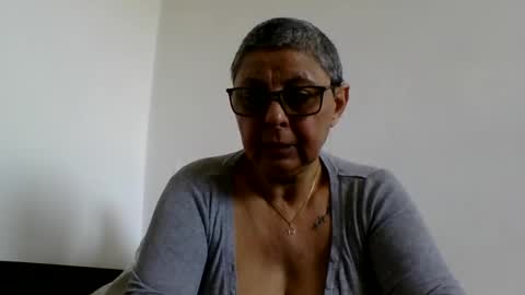 Snapshot of blackwidow05 chatting on April 18, 9:02 am Black Widow online show from April 18, 9:02 am