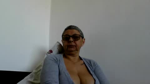 Snapshot of blackwidow05 chatting on April 25, 1:41 pm Black Widow online show from April 25, 1:41 pm