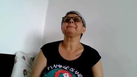 Snapshot of blackwidow05 chatting on May 31, 12:45 pm Black Widow online show from May 31, 12:45 pm