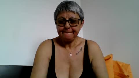 Snapshot of blackwidow05 chatting on June 5, 8:31 am Black Widow online show from June 5, 8:31 am