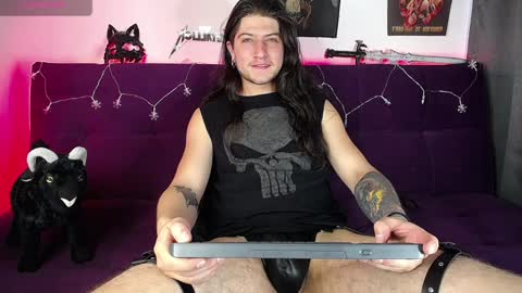Snapshot of blackwolf_6 chatting on December 19, 6:56 pm Dave online show from December 19, 6:56 pm
