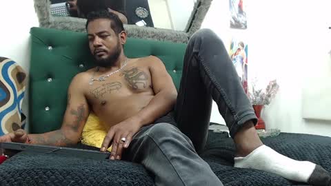 Snapshot of blade_foxx chatting on January 24, 12:42 am Richard online show from January 24, 12:42 am