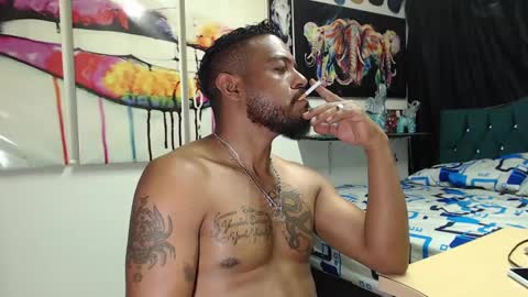 Snapshot of blade_foxx chatting on February 1, 11:58 pm Richard online show from February 1, 11:58 pm