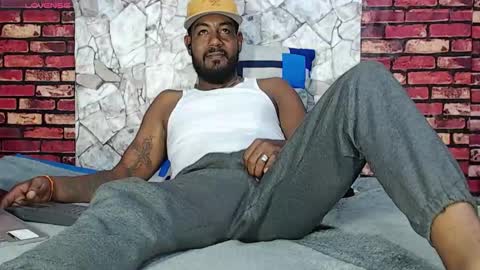 Snapshot of blade_foxx chatting on April 1, 12:22 am Richard online show from April 1, 12:22 am