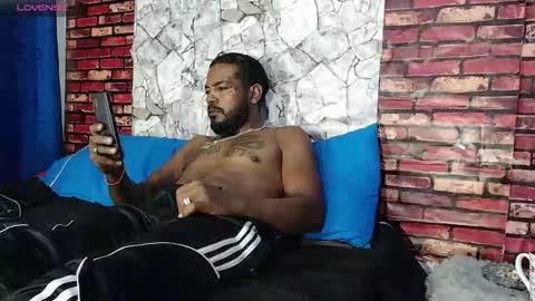 Snapshot of blade_foxx chatting on April 15, 10:43 pm Richard online show from April 15, 10:43 pm