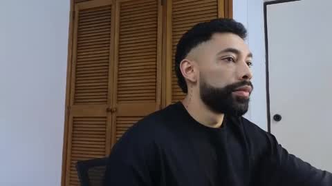 blade_miller_ online show from May 30, 12:24 pm