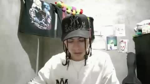 Snapshot of blade_sensual chatting on June 27, 4:39 am blade_sensual online show from June 27, 4:39 am