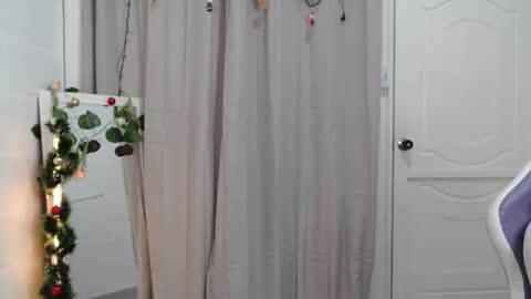   online show from December 3, 1:53 pm