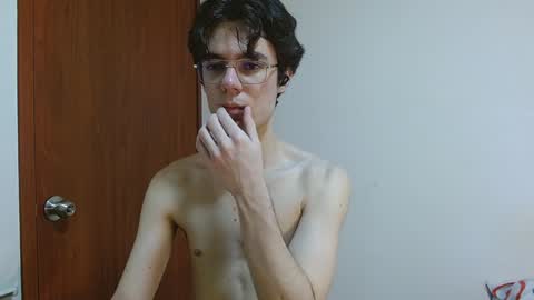 Snapshot of blakeshatter chatting on December 13, 2:54 am blakeshatter online show from December 13, 2:54 am