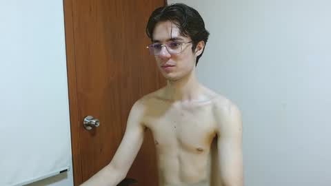 Snapshot of blakeshatter chatting on December 13, 5:00 pm blakeshatter online show from December 13, 5:00 pm