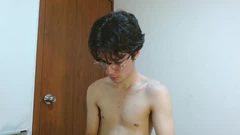 Snapshot of blakeshatter chatting on December 15, 7:21 pm blakeshatter online show from December 15, 7:21 pm