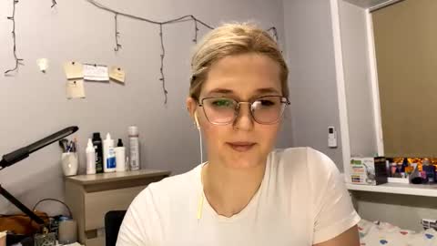 Nicole online show from November 11, 4:07 pm