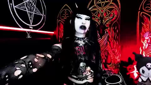   online show from October 12, 3:33 pm