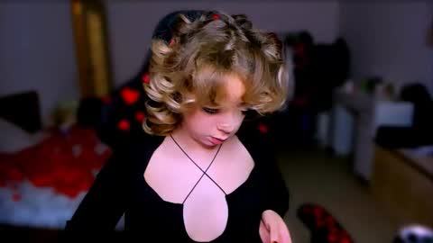 Nicole online show from February 25, 8:02 am