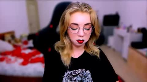 Nicole online show from March 10, 5:01 am