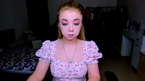 Nicole online show from May 31, 1:29 pm