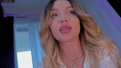 Maria online show from December 2, 9:02 am