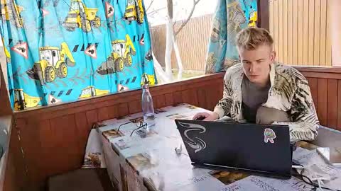 Snapshot of blond_boy69 chatting on March 27, 9:10 am blond_boy69 online show from March 27, 9:10 am