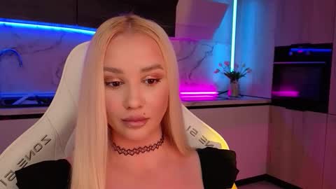 Snapshot of blond_diamond chatting on October 22, 12:16 pm Lana online show from October 22, 12:16 pm
