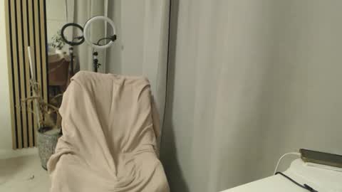 Snapshot of blonde_angel20 chatting on February 18, 5:03 am Nicole online show from February 18, 5:03 am