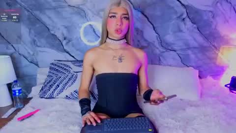 blonde_angelic online show from July 15, 4:29 am